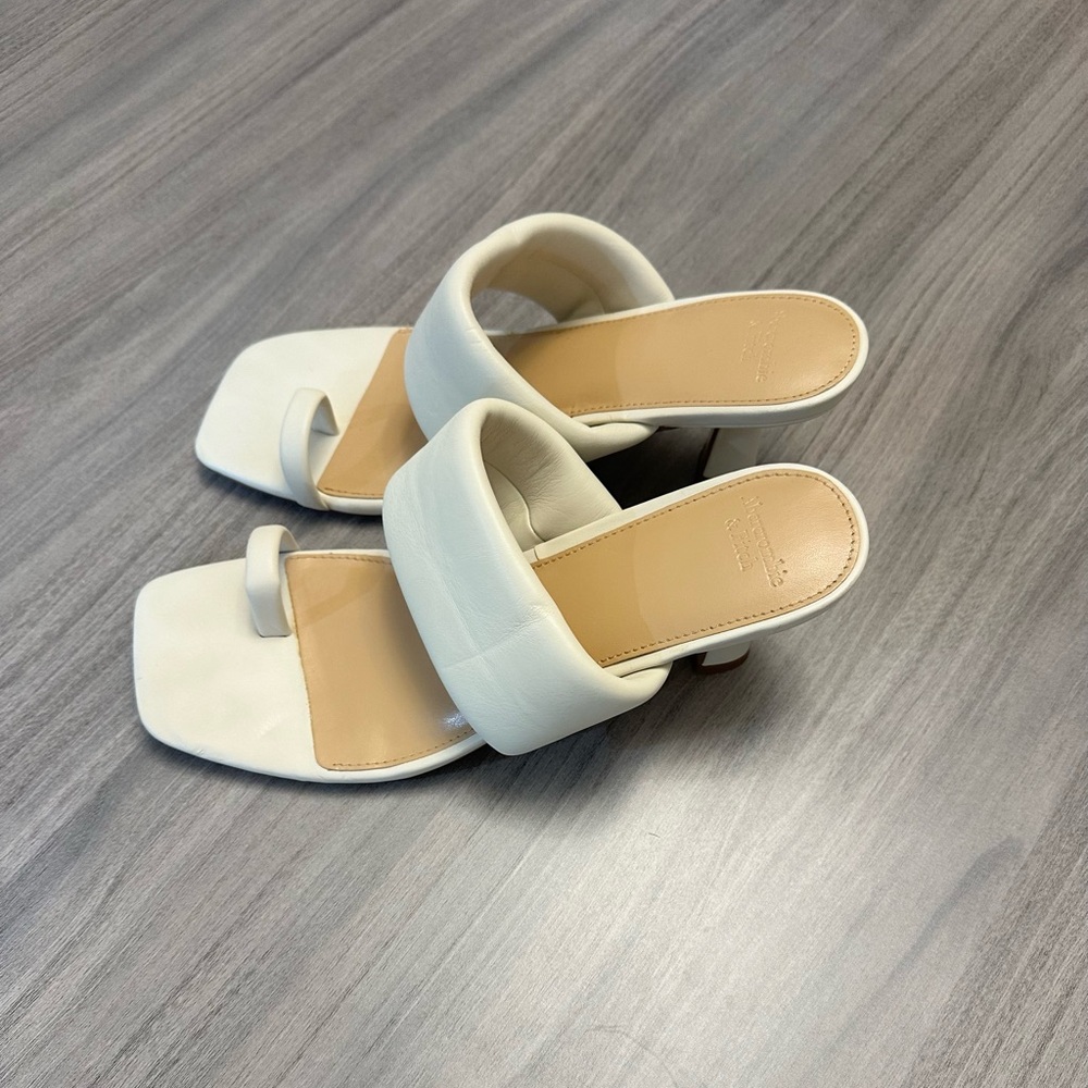 A&F 🤍Cream Women's Mules